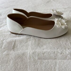 NWT White Flats for Girls size 5 (Big Kids)